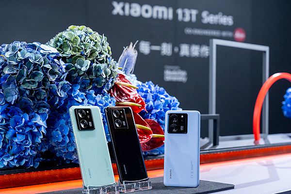 7. Xiaomi 13T Series，與德國百年光學大廠—徠卡，在相機上採用5000萬像素徠卡三鏡頭，更是T系列首度支援IP68防塵防水機款，並搭載手聯發科高規格晶片，並支援最高120W HyperCharge極速快充。.png