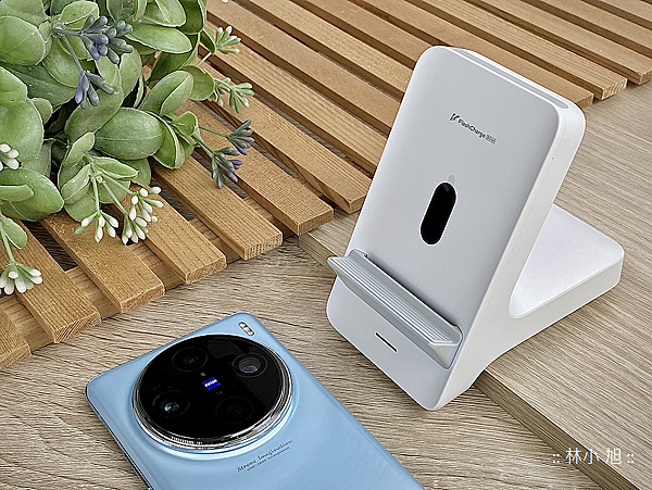 vivo 第二代 50W 立式無線充電座開箱 (ifans 林小旭) (9).png