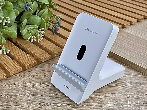vivo 第二代 50W 立式無線充電座開箱 (ifans 林小旭) (18).png