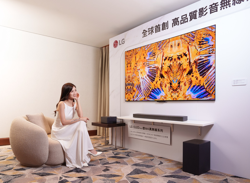 圖說七：LG OLED evo M4 真無線系列透過WOWCAST無線連接LG Soundbar ，享受LG同步音場，使顯示器作為中央聲道與Soundbar同時發聲，帶來沉浸式環繞音效.png