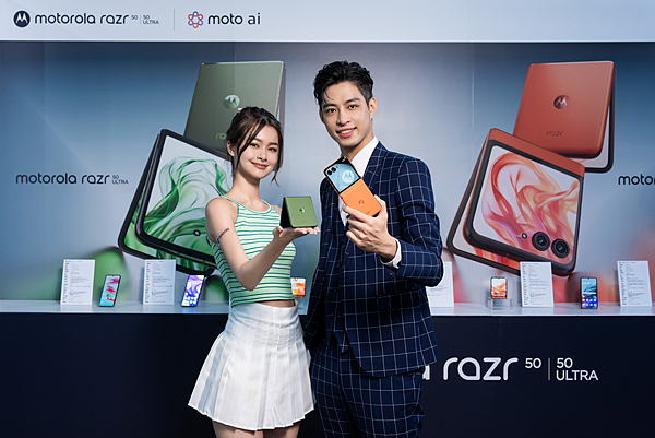 【Motorola新聞照】motorola razr 50｜50 ULTRA讓消費者擁有3.6吋與4吋pOLED近乎無限制超大外螢幕的享受.png