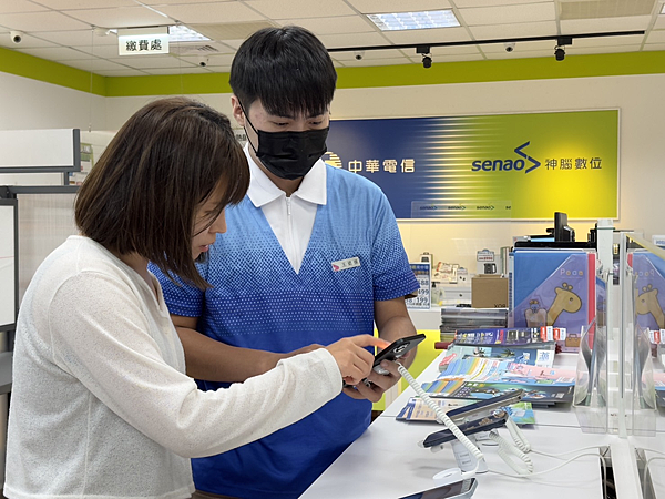 【神腦國際新聞照片】消費者購買高階機種，較多選擇「iPhone 15 系列」及主打AI的「三星Galaxy S24系列」.png