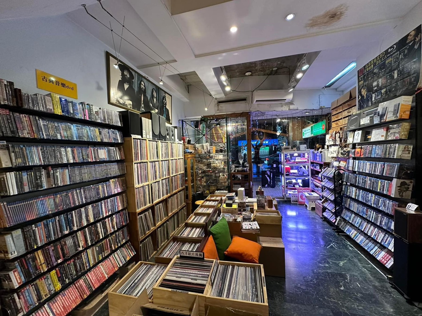 38度c音響唱片。店內空間.png