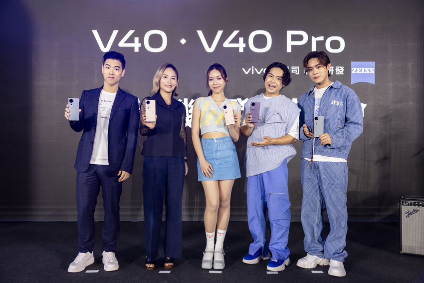 【新聞照片9】vivo V40系列代言人-鍍金樂團告五人，出席記者會。.png