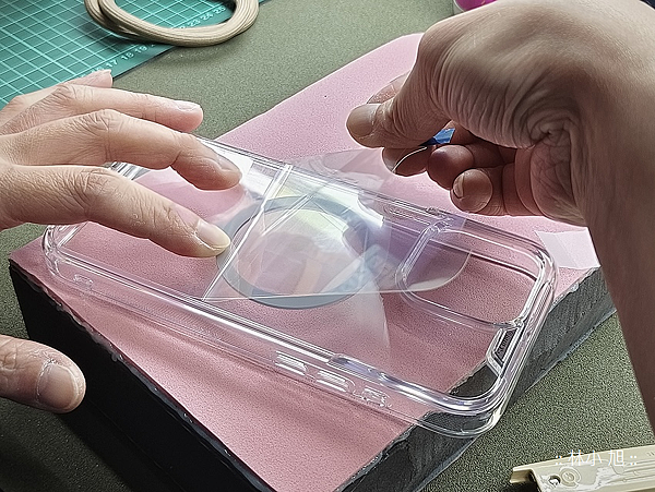 imos for iPhone 16 全系列防護藍寶石低藍光護眼螢幕玻璃保護貼、藍寶石鏡頭保護貼、軍規防摔保護殼開箱 (ifans 林小旭) (44).png