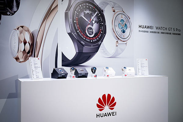 【HUAWEI發稿照】HUAWEI WATCH GT 5 Pro 採全新幾何美學設計，時尚運動兼具從容應對各式挑戰.png