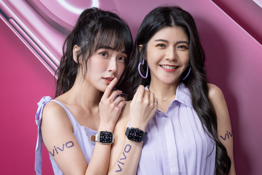 【新聞照片08】vivo WATCH GT推出「晴雲白」與「夏夜黑」兩款經典配色，搭載vivo自研Blue OS作業系統，充電一次可使用21天的超長續航力。 1.png