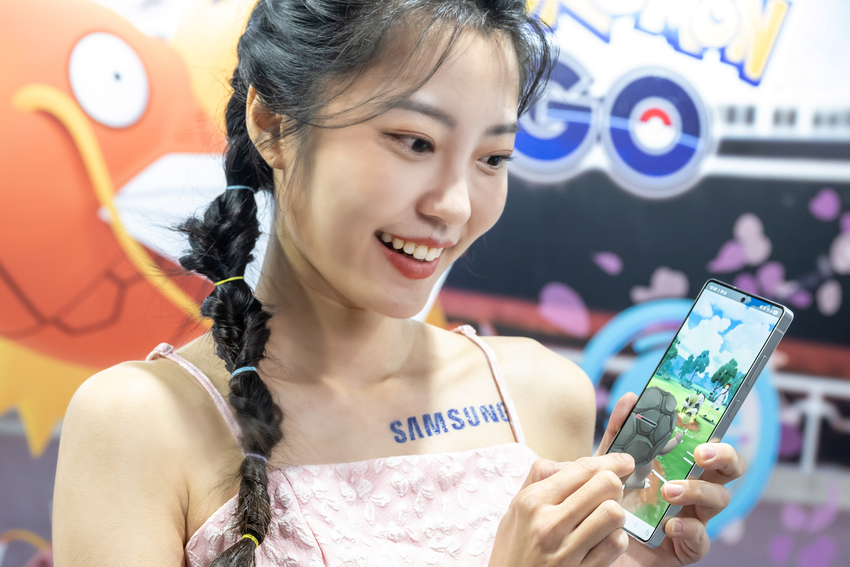 【新聞照片10】Galaxy S25旗艦系列採用Galaxy專屬Qualcomm Snapdragon® 8 Elite行動平台，提供更強大的運算效能與穩定幀率，確保在《Pokémon GO》對戰中，即時反應不卡頓.png