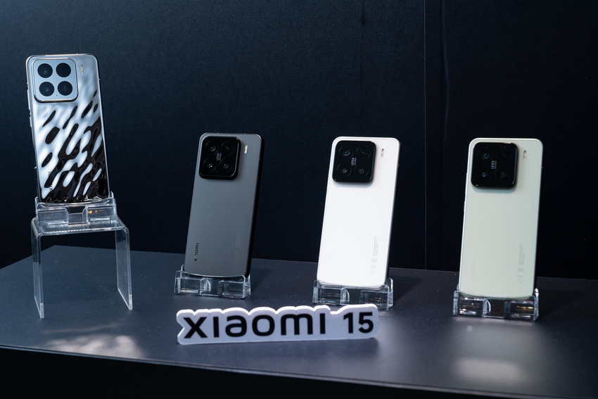 04. Xiaomi 15 採用全等深流線設計，手感紮實且易於握持，搭載微曲鋁合金框架，強度提升 33%，確保更強的耐用性與高級質感。螢幕佔比高達 94%，搭配 1.38mm 超窄邊框，透過 LIPO 封裝技術確保機身與框架間的精準成型，帶來更沉浸的視覺體驗。 1.png
