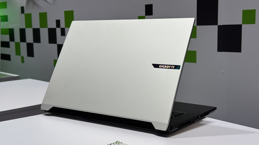 06_GIGABYTE AERO X16(幻月白).png