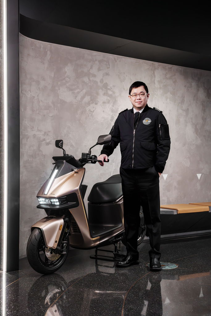 Gogoro 攜手星宇航空打造 Gogoro Pulse Starwalker Edition 星宇航空特仕版 (3).png