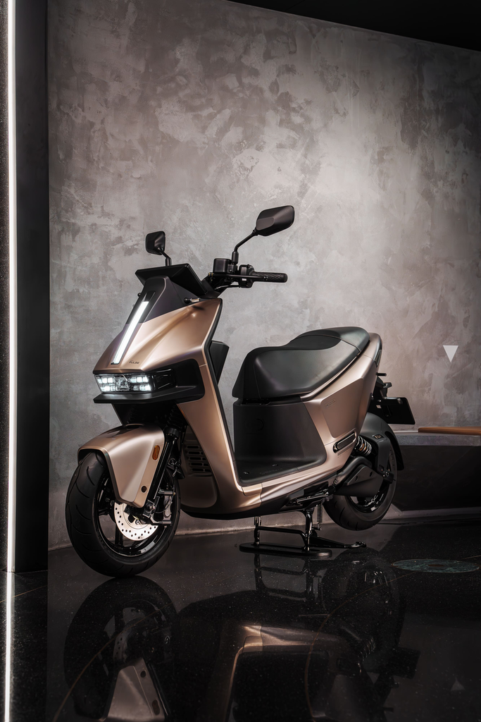 Gogoro 攜手星宇航空打造 Gogoro Pulse Starwalker Edition 星宇航空特仕版 (8).png