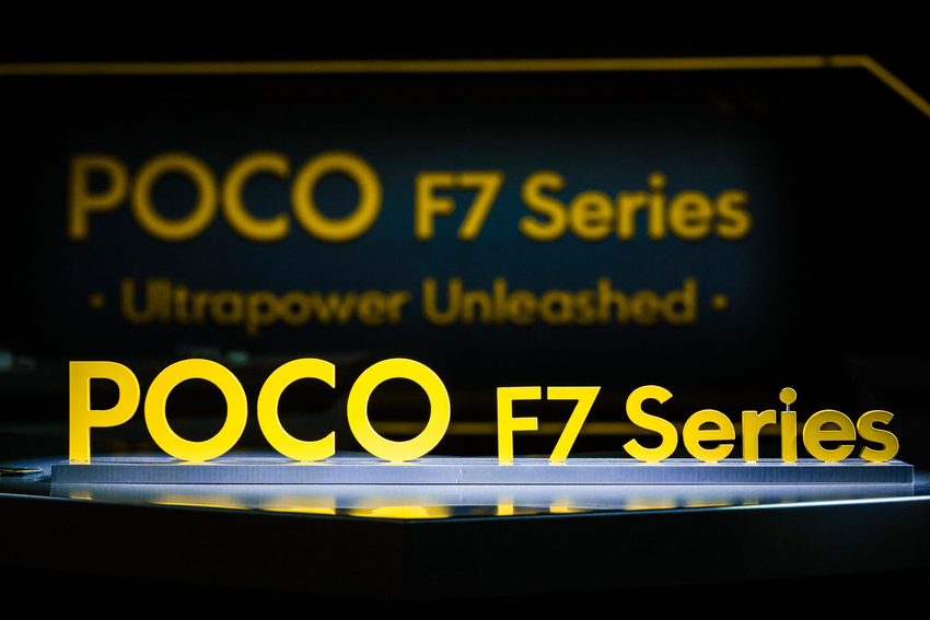 05. POCO F7 Series 在螢幕顯示和外型設計上追求極致，POCO F7 Ultra 和 POCO F7 Pro 均採用 6.67 吋 2K 120Hz Flow AMOLED 護眼螢幕，搭配四邊超窄等寬螢幕設計，為使用者帶來沉浸式的視聽享受和舒適的使用體驗。.png