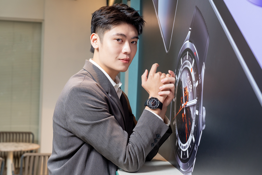 OPPO Watch X2不僅擁有商務質感外觀，也提供通過多項軍規認證的極致耐用工藝。.png
