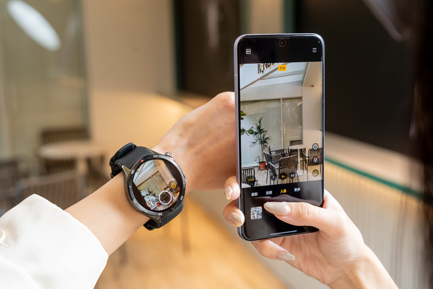 OPPO Watch X2可與OPPO手機連動，遠端遙控拍照_2.png