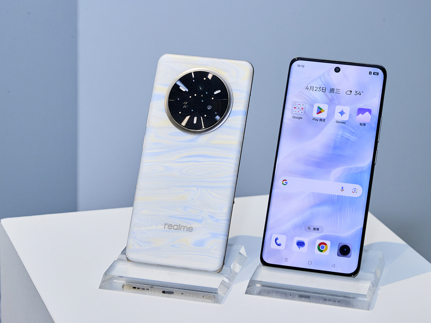 【新聞照片】realme 14 Pro 推出「珍珠白」與「絨霧灰」兩款質感色系，建議售價為新台幣 14,990 元。新機將於 4 月 25 日開賣，並自 5 月 1 日起於全台各大電信經銷通路陸續上架。.png