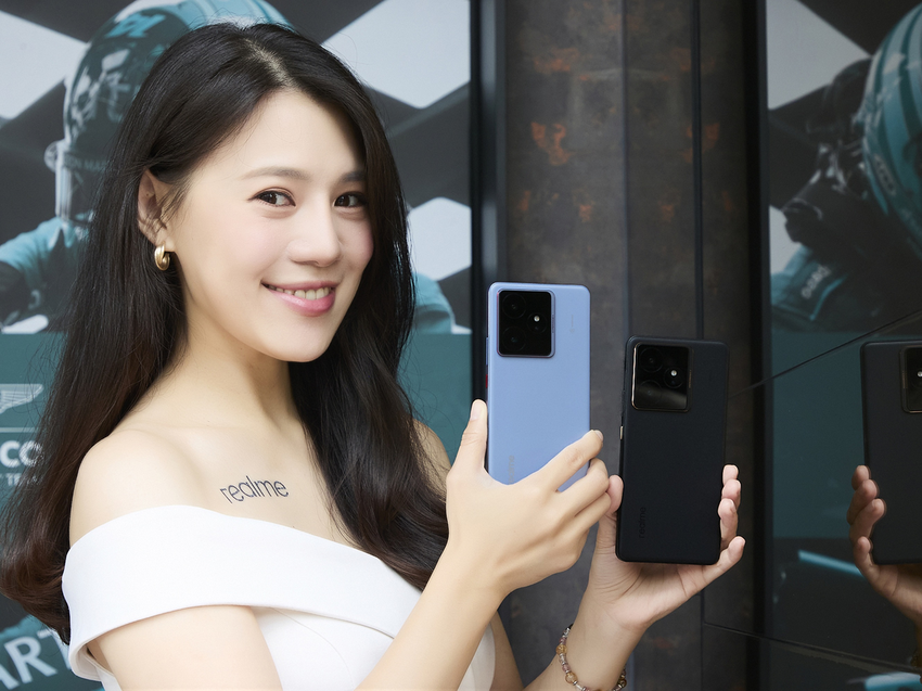 【新聞圖片】realme  GT  7推出「冰鋒藍」與「凜冽黑」兩款時尚配色，採用12GB+512GB大容量配置，建議售價NT$21,990.png