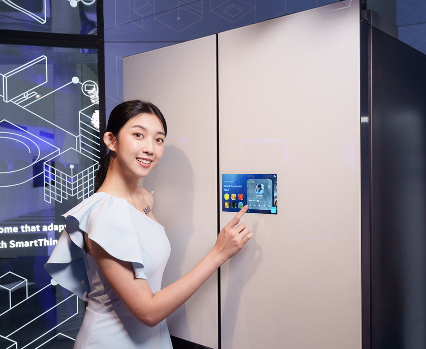 【新聞圖片15】Bespoke AI Hybrid四門旗艦冰箱導入「AI 智慧鏡頭與食材辨識系統」提供消費者全新食材保鮮與管理智慧體驗.png
