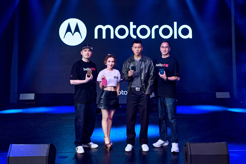 【Motorola新聞照片2】Motorola總經理Jasmine與副總Alvan驚喜登場展現Rap功力　完美詮釋razr系列「摺 才叫帥」極致精神.png