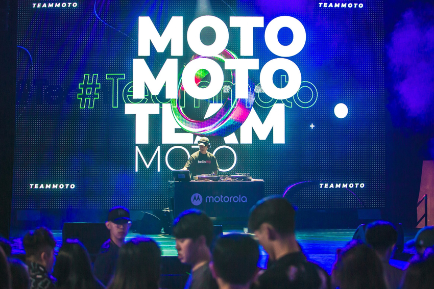 【Motorola新聞照片4】Motorola極致寵粉　搶在頑童演唱會前獻上瘦子專場音樂派對　回饋排隊購機熱情粉絲.png