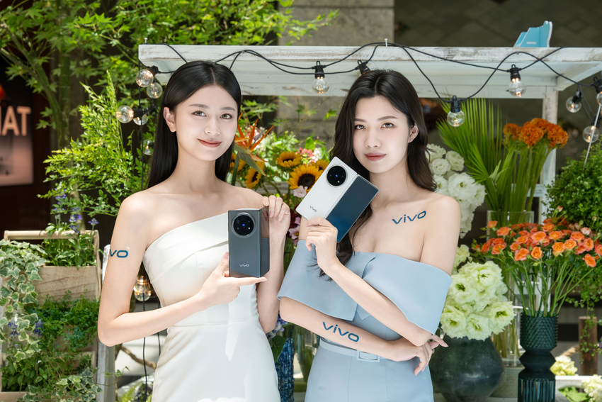 【新聞照片02】全新vivo X Fold5以輕盈之姿進軍旗艦市場，在效能表現、攝影能力與智慧應用三方面同步進化，直擊消費者痛點，打破摺疊機「高不可攀」的刻板印象，從而真正推動摺疊手機普及進入主流市場。.png