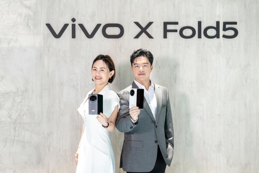 【新聞照片01】vivo X Fold5即日起正式開放預購，貼心提供原廠延長保固一年與保護殼膜大全配組合，更致力突破價格門檻提供消費者各式優惠組合。.png
