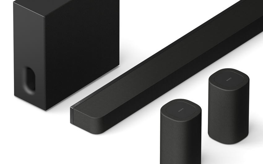 圖 7) 全新Sony BRAVIA Theatre Sub 7無線重低音揚聲器(左上)、Theatre Rear 8後環繞揚聲器 (右下)，以優雅簡約的設計和諧融入居家設計，提升環繞音效體驗.png