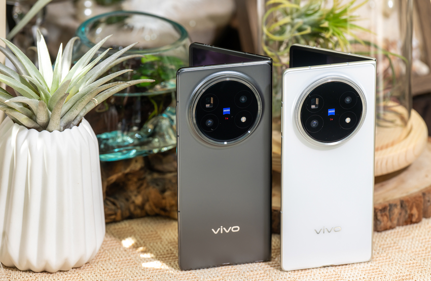 【新聞照片02】vivo攜手三大電信、全台官方體驗店與指定電商平台，推出一系列早鳥購機方案與加碼優惠。即日起至9月15日搭配指定資費，vivo X Fold5最低0元起輕鬆入手。8月4日至8月31日至全台官方體驗店購機，可享總價值最高達36,000元的專屬禮遇。.png