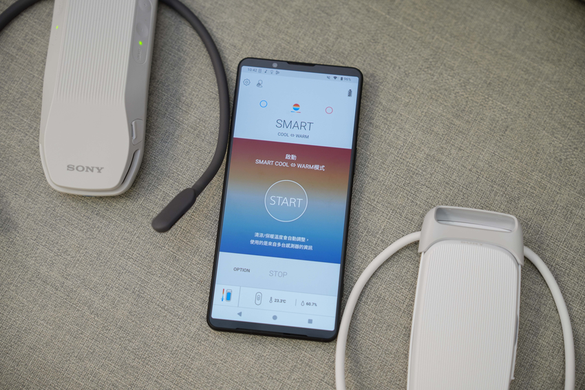 圖4) Sony REON POCKET 5和REON POCKET PRO搭配REON POCKET TAG，可使用最新的智慧冷卻⇔加熱模式(SMART COOL⇔WARM MODE)偵測使用者周遭環境，自動切換冷卻或加熱模式。.png