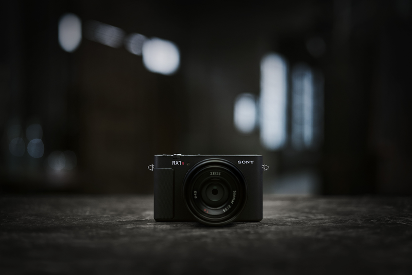 圖4) Sony RX1R III 專注於高品質細膩影像表現，並配備最新 AI 處理元件，讓創作者能輕鬆精準地捕捉理想畫面。.png