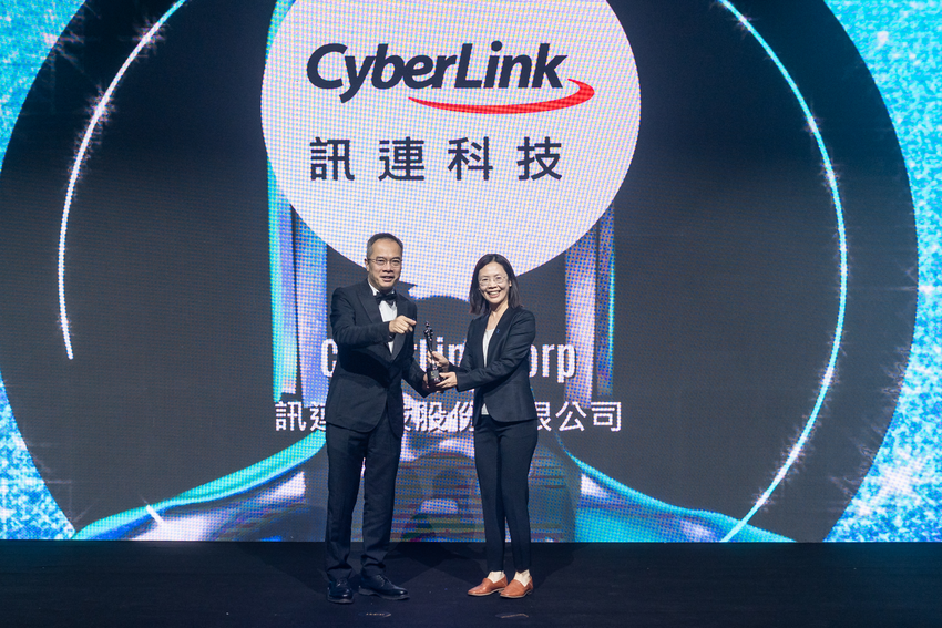 訊連科技共同總經理古媄君代表出席授頒《HR Asia》亞洲最佳企業雇主獎.png