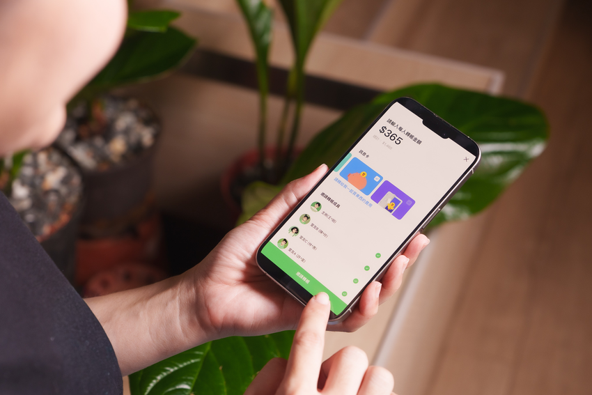 【圖5】LINE Bank友感帳戶強調無需臨櫃辦理，輕鬆開立帳戶，集中管理金流，增進親朋好友間的連結感、信賴感。.png