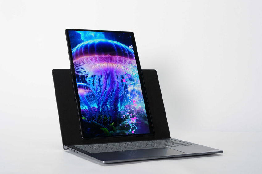 【新聞照片01】ThinkBook VertiFlex Concept 概念筆電為業界首款搭載14吋旋轉螢幕的機型，透過AI驅動，螢幕介面可於垂直與水平雙模式間無縫地順暢切換.png