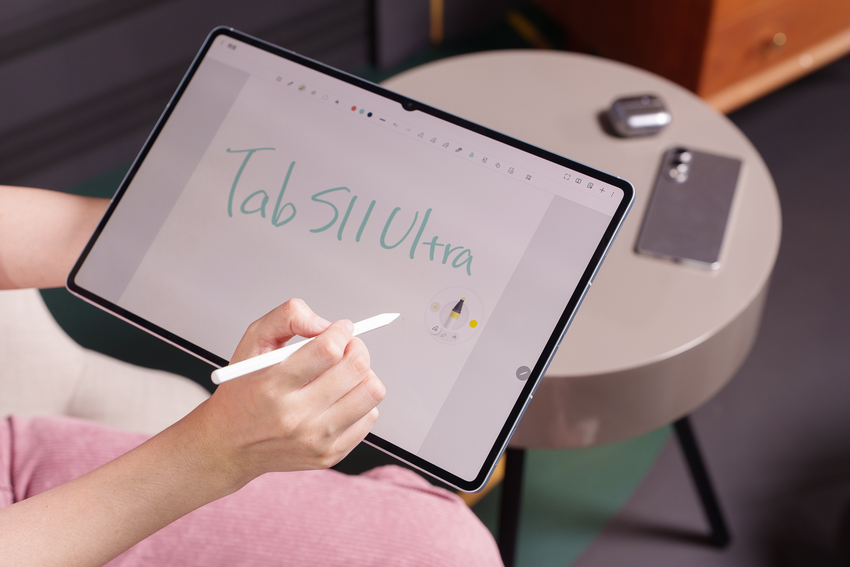 【新聞照片06】Galaxy Tab S11系列S Pen全新升級，六角形筆身設計提供更舒適穩固的握持感受.png