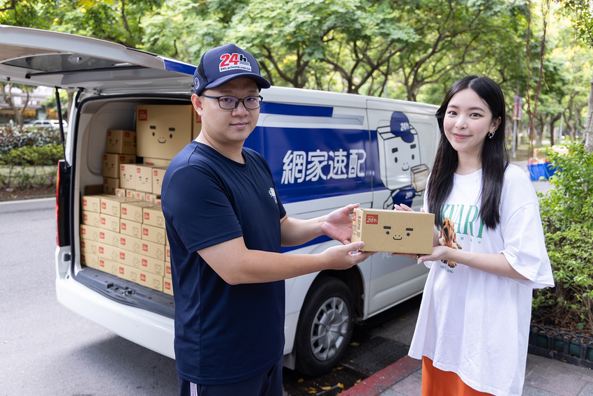 【PChome 24h購物】網家速配力拚雙北都會區iPhone 17光速到貨，首筆預購訂單於上午8點24分配達.png