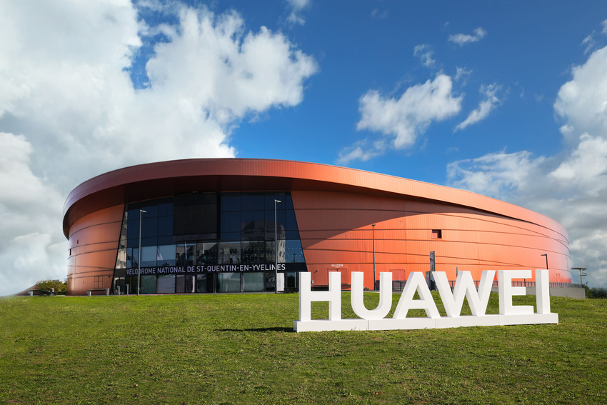 【HUAWEI 發稿照1】9月19日華為於法國巴黎盛大舉辦全球創新產品發表會.png