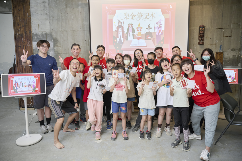 【新聞圖片3】LG攜手玩轉學校推出AI教材《樂金筆記本》，希望能以輕鬆有趣且具思辨的方式，啟發下一代的 AI 素養.png