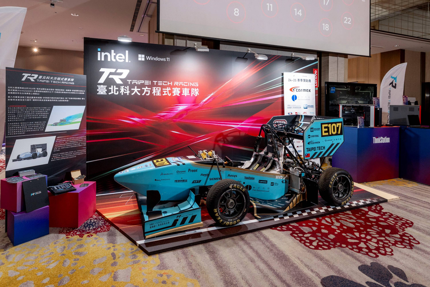 【新聞照片10】臺北科技大學學生方程式賽車隊於現場分享如何透過 Lenovo WorkStation P620，可有效率的分析、模擬、修正車體在不同環境下的速度表現。.png