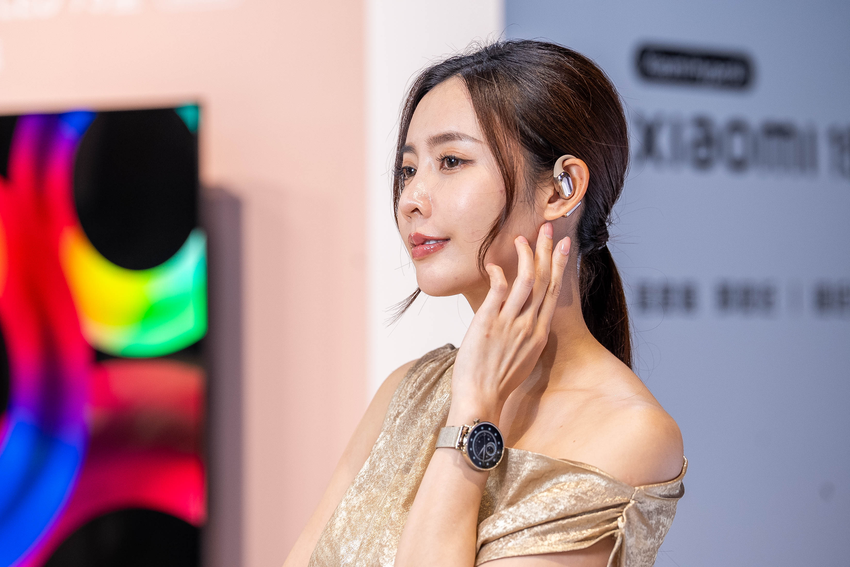 03. Xiaomi Watch S4 41mm 輕巧錶徑與纖薄設計，搭配精緻不銹鋼邊框，不僅適合日常穿搭，更凸顯個人品味。.png