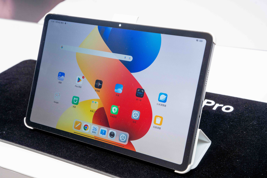 02. REDMI Pad 2 Pro 與 REDMI Pad 2 Pro 5G 配備 12.1 吋 2.5K 120Hz 高刷新率螢幕，帶來細膩流暢的視覺享受。.png