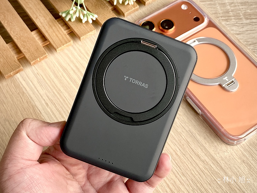 TORRAS 圖拉斯 Ostand Spin for iPhone 17 系列全面防護配件開箱分享與心得-磁吸行動電源 (ifans 林小旭) (1).png