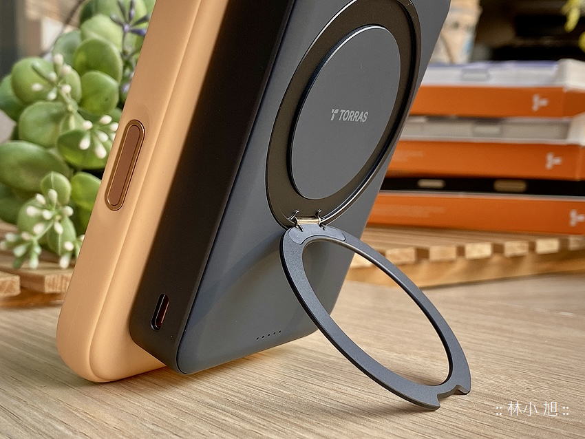 TORRAS 圖拉斯 Ostand Spin for iPhone 17 系列全面防護配件開箱分享與心得-磁吸行動電源 (ifans 林小旭) (4).png