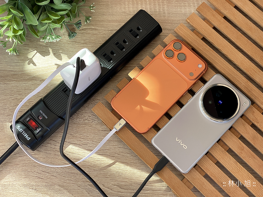 TORRAS 圖拉斯 Ostand Spin for iPhone 17 系列全面防護配件開箱分享與心得-快速充電器 (ifans 林小旭) (6).png