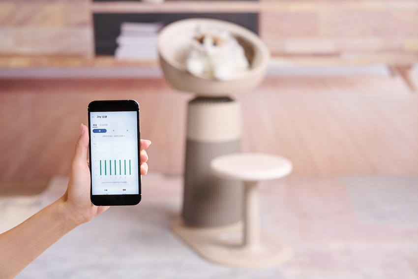 【新聞圖片5】LG PuriCare AeroCatTower空氣清淨機搭載專為毛孩打造的「智慧寵物健康照護系統」,能自動暖窩,並記錄體重與休息時間。.png 【新聞圖片5】LG PuriCare AeroCatTower空氣清淨機搭載專為毛孩打造的「智慧寵物健康照護系統」,能自動暖窩,並記錄體重與休息時間。.png