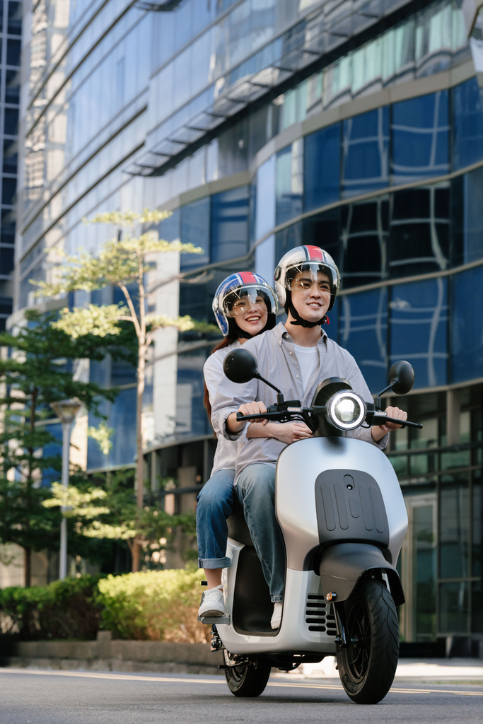 Gogoro 歲末年終優惠開跑,多重好康讓全家 FUN 心騎!入手 EZZY 500 享業界唯一 5 年免費保養,購買指定熱銷車款 5% 點數回饋、週週抽 5 千元家樂福禮券與 AirPods Pro 3 (2).png Gogoro 歲末年終優惠開跑,多重好康讓全家 FUN 心騎!入手 EZZY 500 享業界唯一 5 年免費保養,購買指定熱銷車款 5% 點數回饋、週週抽 5 千元家樂福禮券與 AirPods Pro 3 (2).png