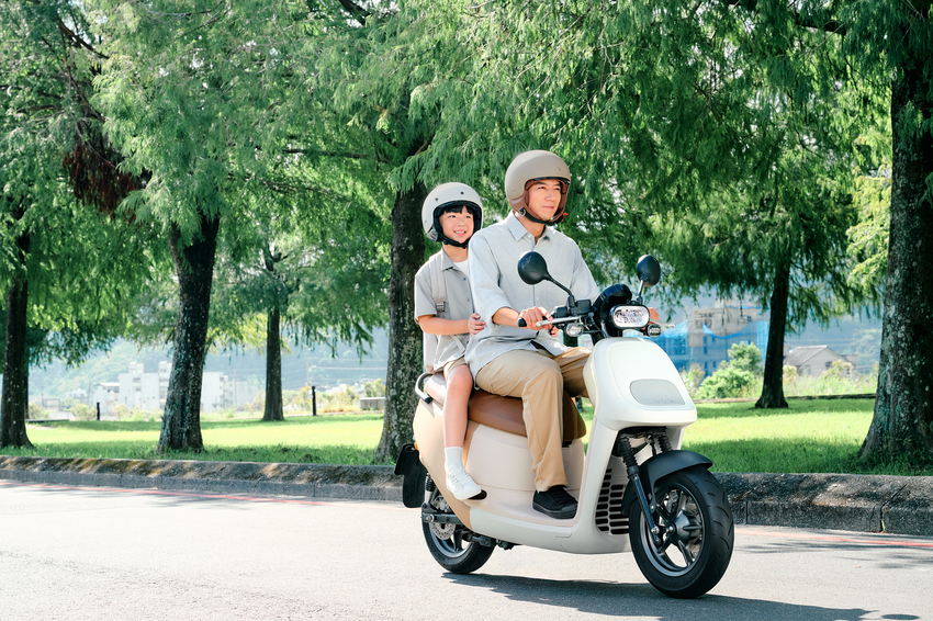 Gogoro 歲末年終優惠開跑,多重好康讓全家 FUN 心騎!入手 EZZY 500 享業界唯一 5 年免費保養,購買指定熱銷車款 5% 點數回饋、週週抽 5 千元家樂福禮券與 AirPods Pro 3 (5).png Gogoro 歲末年終優惠開跑,多重好康讓全家 FUN 心騎!入手 EZZY 500 享業界唯一 5 年免費保養,購買指定熱銷車款 5% 點數回饋、週週抽 5 千元家樂福禮券與 AirPods Pro 3 (5).png