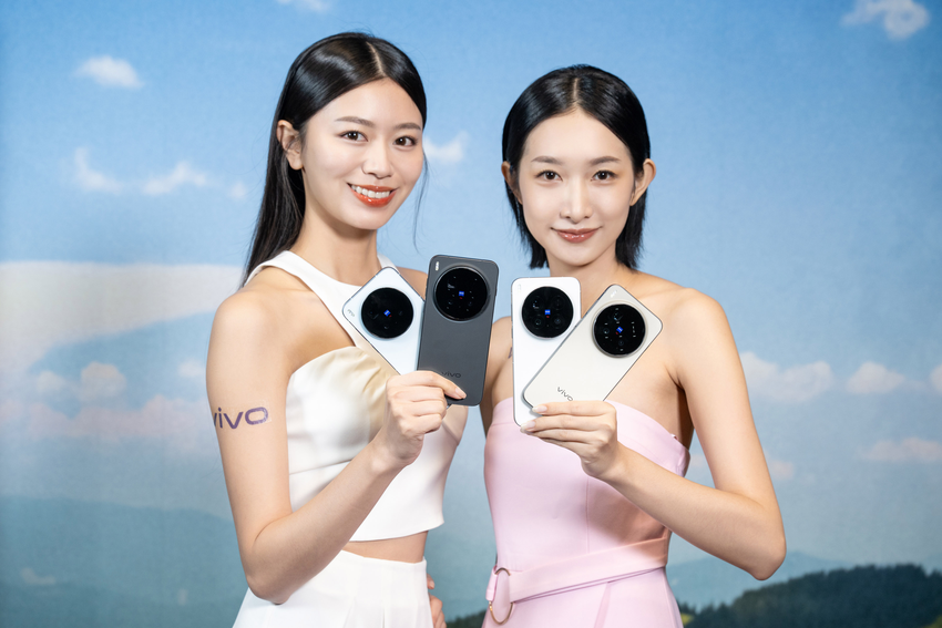 【vivo新聞照片7】vivo X300 Pro以僅7.99mm的輕薄機身，結合6.78吋螢幕與微弧直邊中框，共推出沙漠棕、雪峰白、晴空藍、星辰黑四款質感色系。.png