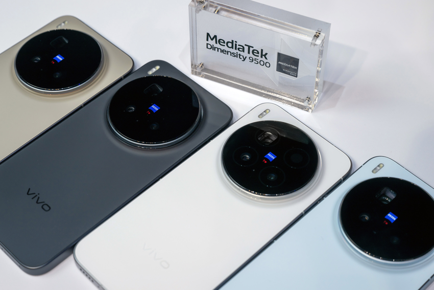 【vivo新聞照片12】X300 Pro推出16GB RAM+512GB ROM，沙漠棕、雪峰白、晴空藍、星辰黑四色.png