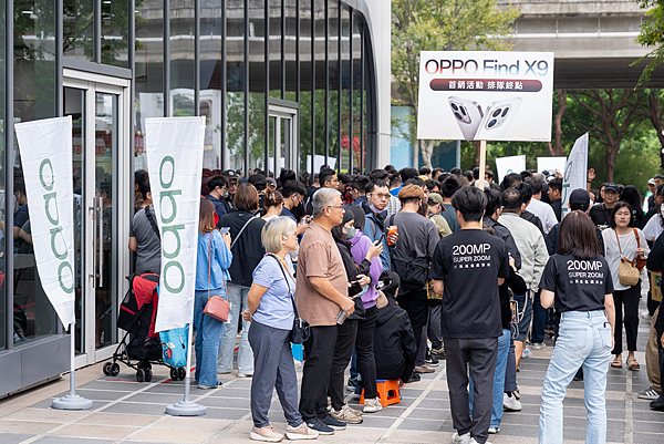 01_OPPO Find X9 系列「旅拍神機」大掀熱潮，吸引大批人潮排隊。.png