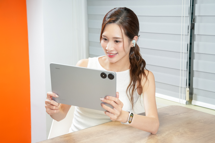 02. 11 月 12 日起至 11 月 30 日止，於全台小米之家門市購買手機及平板，消費滿 NT$10,000，即贈 Xiaomi 手環 9 NFC 乙個。.png